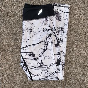 Black and white marble workout leggings